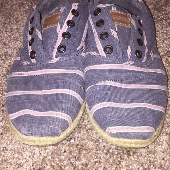 TOMS - Picture 2 of 3